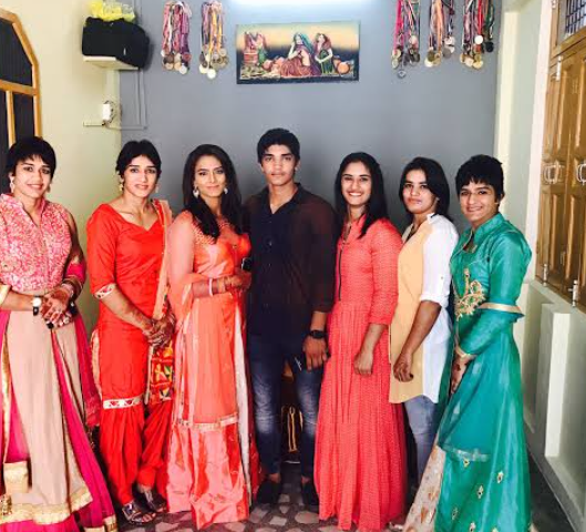 Vinesh Phogat with all the other phogat sisters